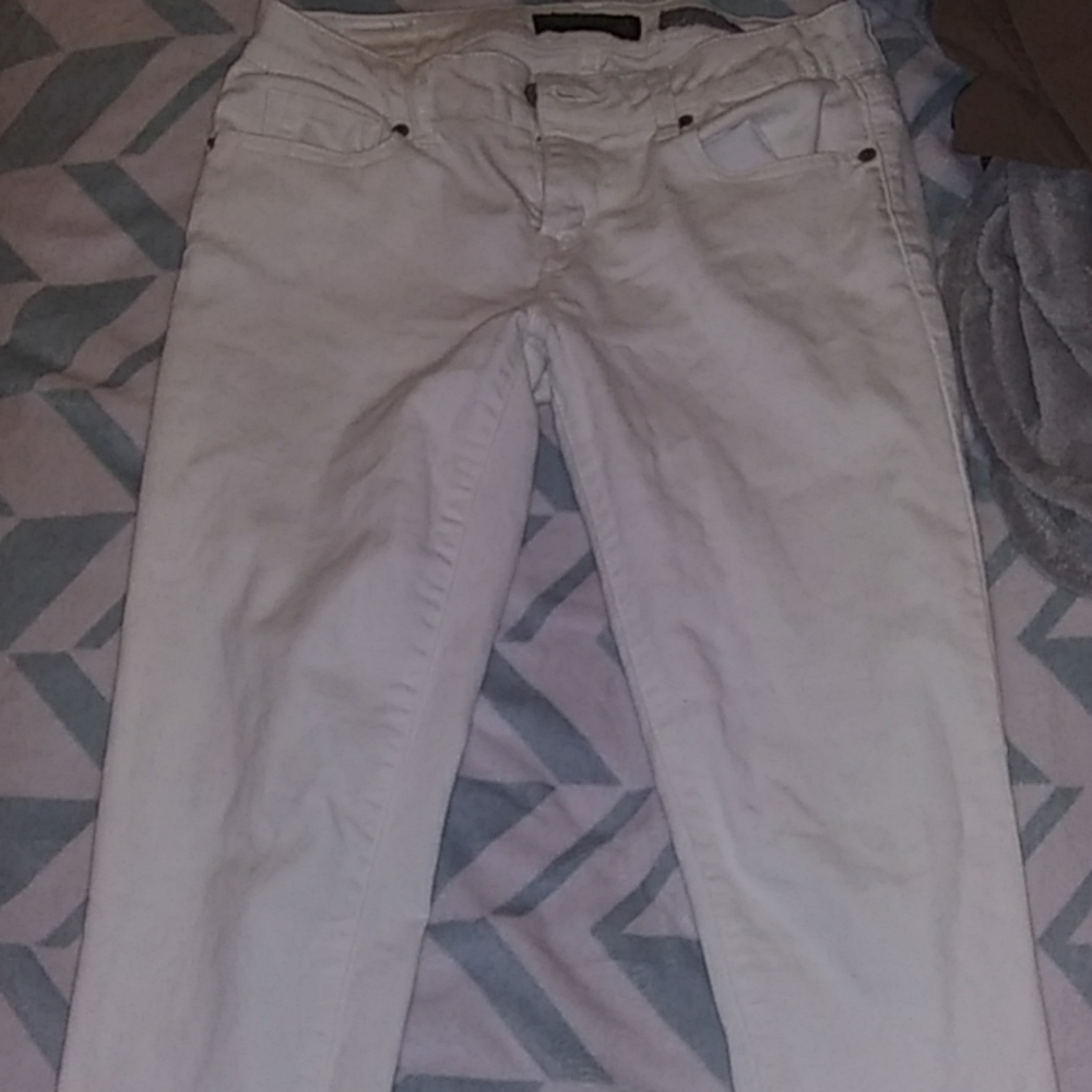 White skinny jeans
